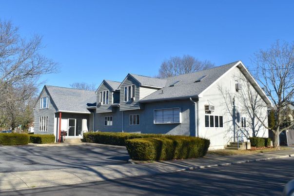 Attached, Exterior, Facade, Cape Cod