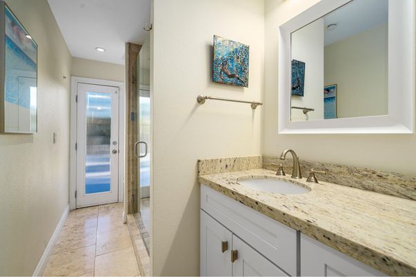 Bathroom, Interior, Recessed Lighting