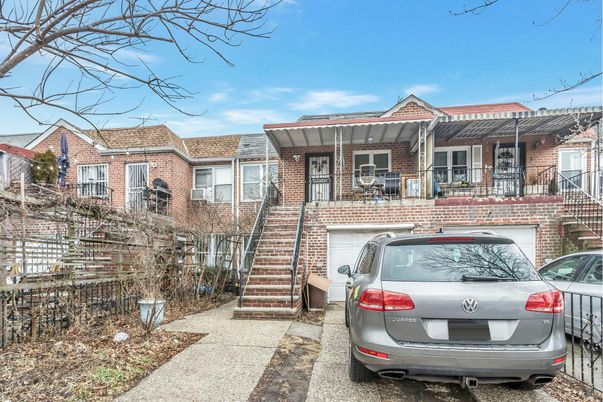 Exterior, Facade, Brick Facade, Rowhouse