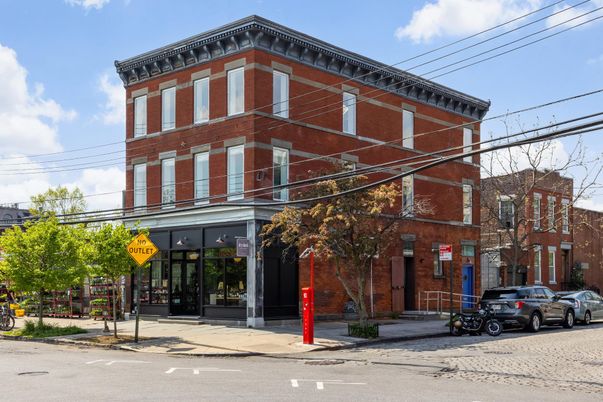 Exterior, Facade, Chicago School