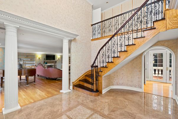 Interior, Piano, Recessed Lighting, Wood Texture Flooring