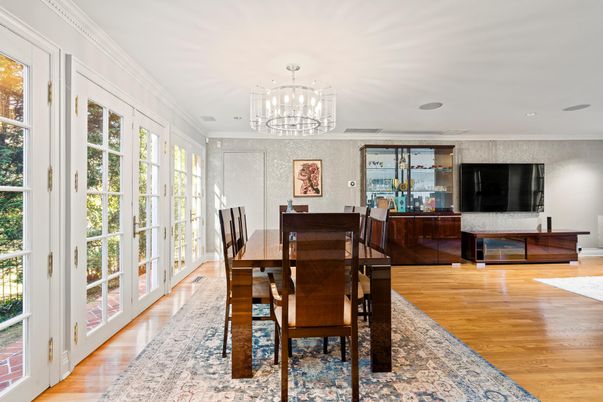 Chandelier, Dining room, Interior, Recessed Lighting, Wood Texture Flooring