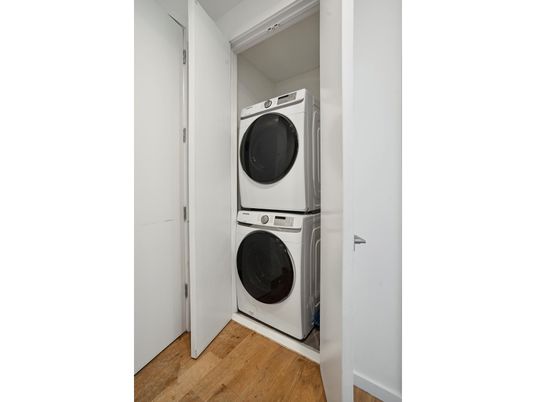 Interior, Utility Closets, Washer, Wood Texture Flooring