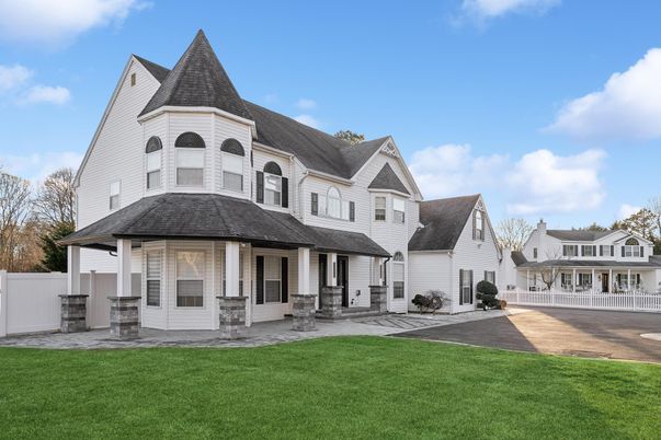 Exterior, Facade, Queen Anne Victorian