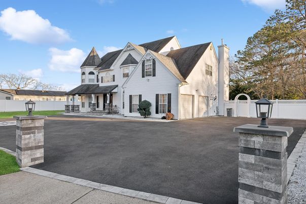 Exterior, Facade, French Provincial