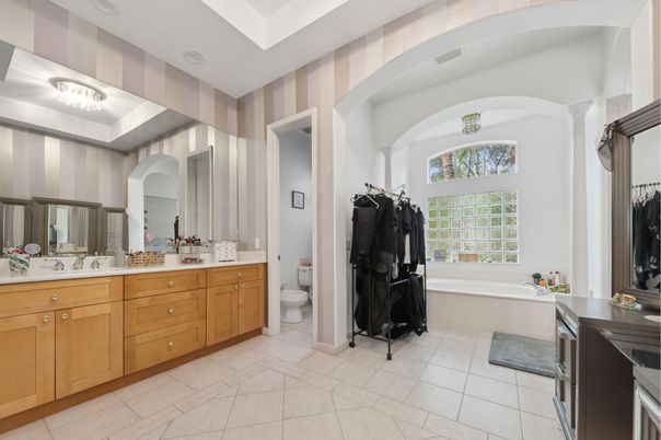 Bathroom, Dual Sink Vanities, Interior, Recessed Lighting
