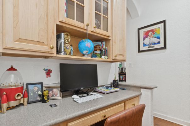 Home Office, Interior