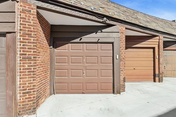 Detached Garage, Exterior