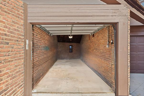 Exterior, Garage