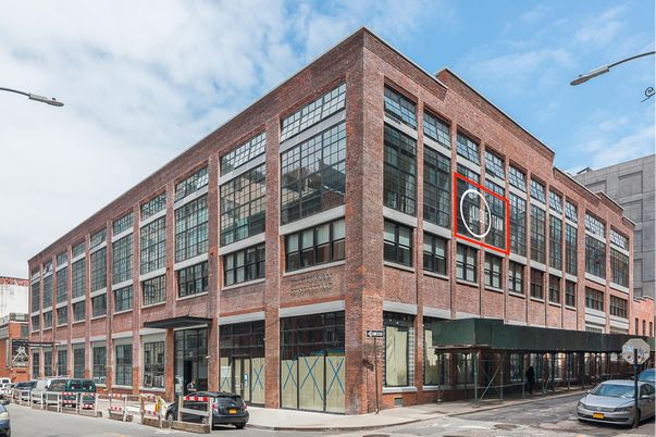 Exterior, Facade, Brick Facade, Chicago School