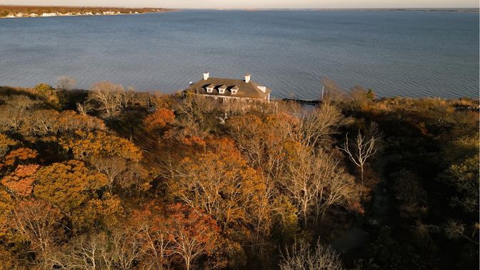Exterior, Lake