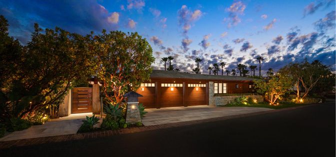 Attached, Exterior, Facade, Modern