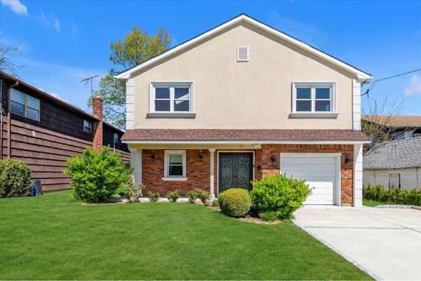 Attached, Exterior, Facade, Brick Facade, Split Level