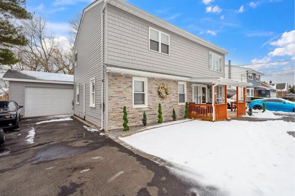 Detached Garage, Exterior