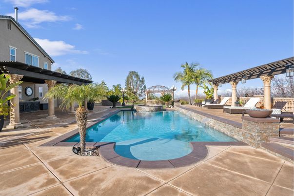 Exterior, Pool