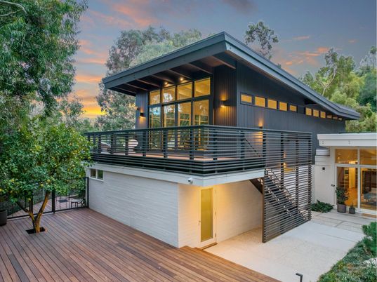 Attached, Exterior, Facade, Modern