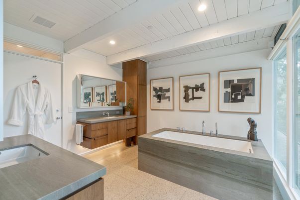 Bathroom, Dual Sink Vanities, Interior, Recessed Lighting