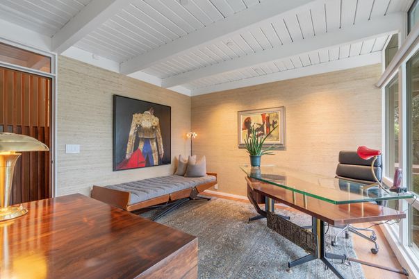 Home Office, Interior