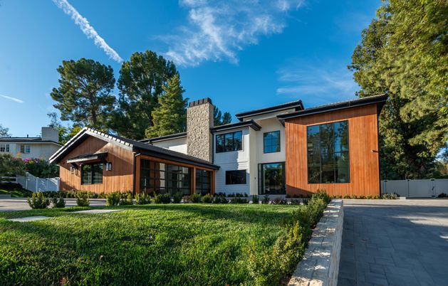 Backyard, Exterior, Facade, Modern