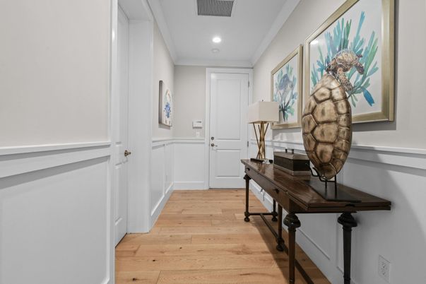 Interior, Recessed Lighting, Wood Texture Flooring