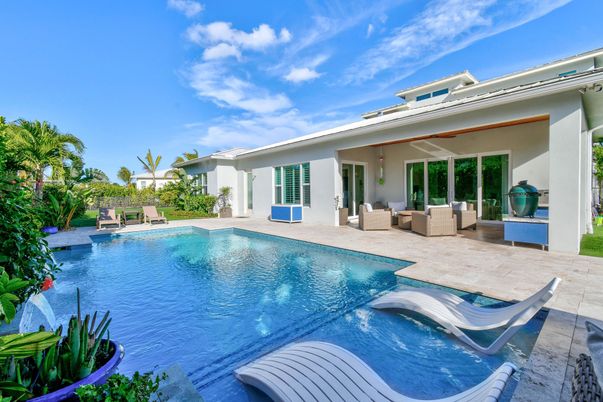 Exterior, Pool