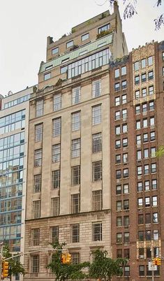 Exterior, Facade, Brick Facade, Chicago School