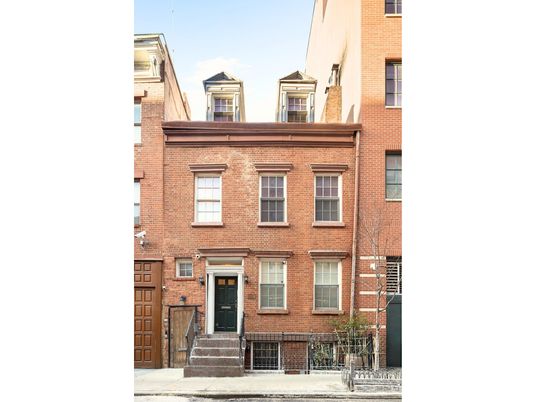 Exterior, Facade, Brick Facade, Rowhouse
