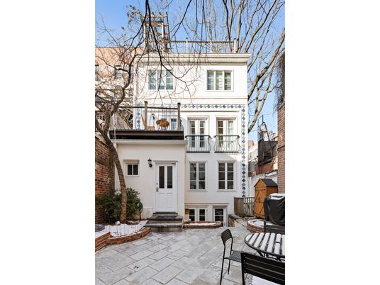 Exterior, Facade, Brick Facade, American Foursquare