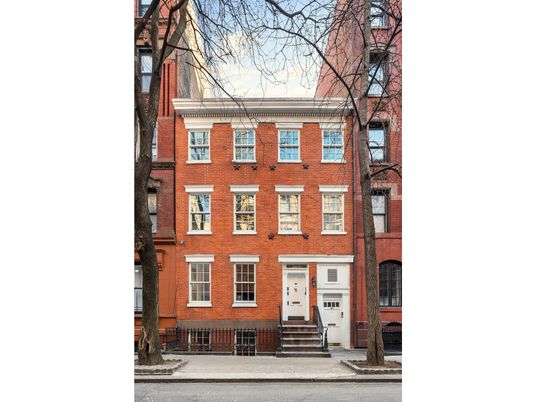 Exterior, Facade, Brick Facade, Georgian