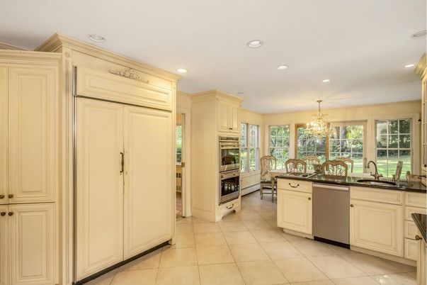 Chandelier, Dining room, Interior, Kitchen, Recessed Lighting, Stainless Steel Appliances