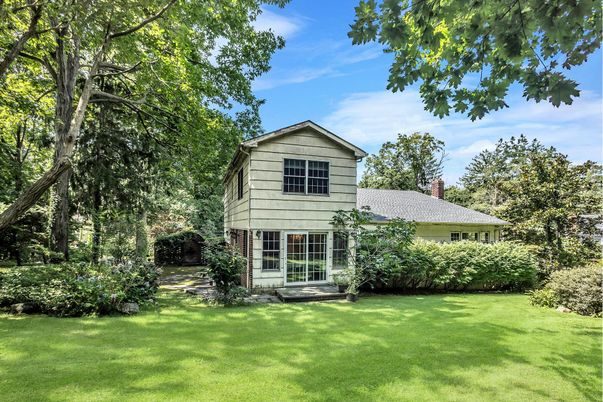 Backyard, Exterior, Facade, Split Level