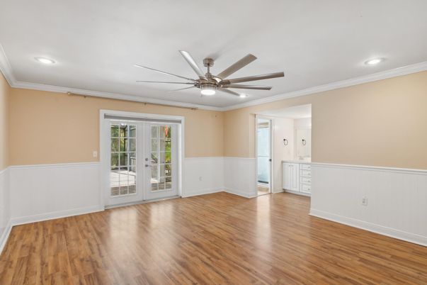 Empty room, Interior, Recessed Lighting, Wood Texture Flooring