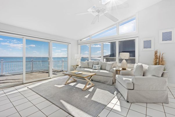 Interior, Living room, Sun Room, Water