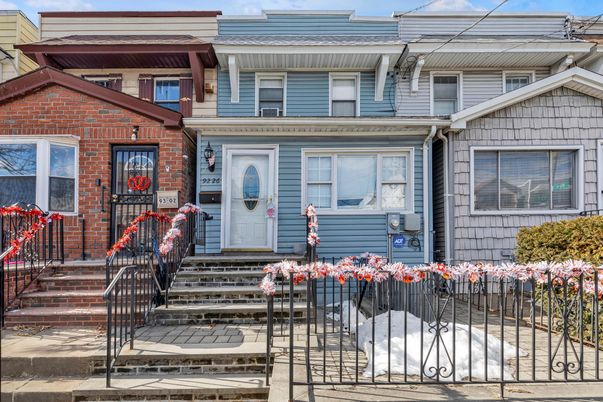 Exterior, Facade, Brick Facade, Rowhouse