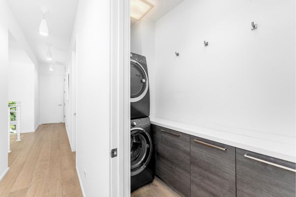Interior, Utility Closets, Washer, Wood Texture Flooring