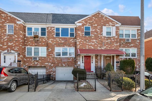 Attached, Exterior, Facade, Brick Facade, Rowhouse
