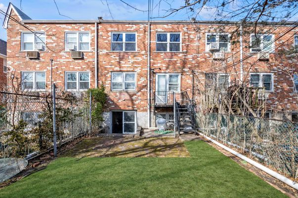 Exterior, Facade, Brick Facade, Rowhouse
