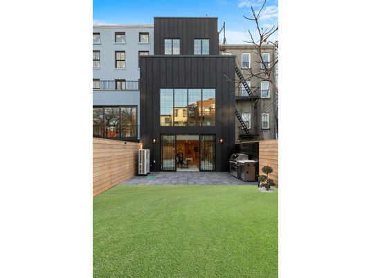 Backyard, Exterior, Facade, Modern