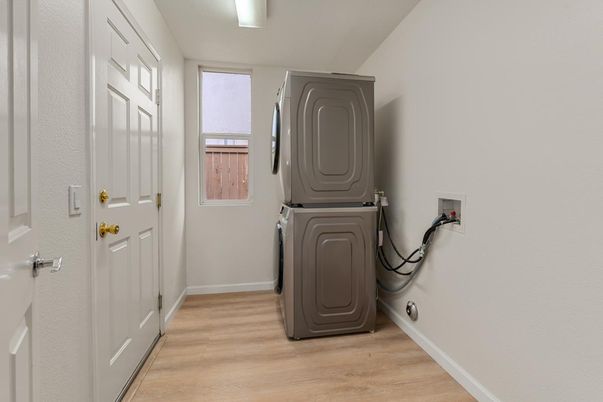 Interior, Utility Closets, Washer, Wood Texture Flooring