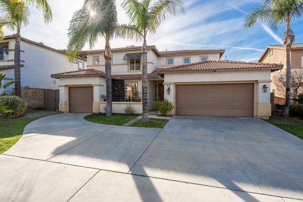 Attached, Exterior, Facade, Mediterranean