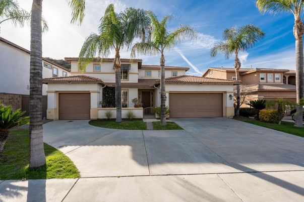 Attached, Exterior, Facade, Mediterranean
