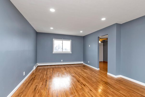 Empty room, Interior, Recessed Lighting, Wood Texture Flooring
