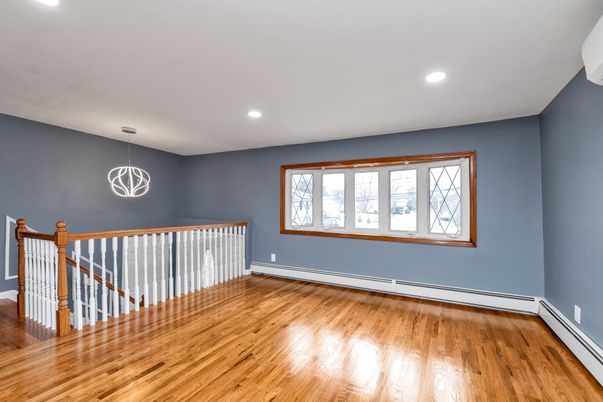 Empty room, Interior, Pendant Lights, Recessed Lighting, Wood Texture Flooring
