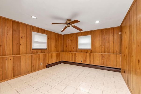 Empty room, Interior, Recessed Lighting, Wooden Walls