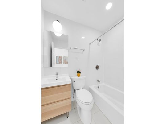 Bathroom, Interior, Recessed Lighting