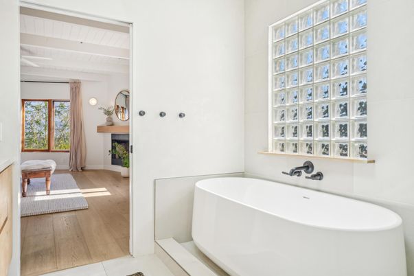 Bathroom, Fireplace, Free Standing Baths, Interior, Wood Texture Flooring