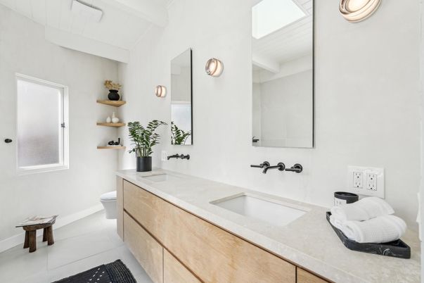 Bathroom, Dual Sink Vanities, Interior