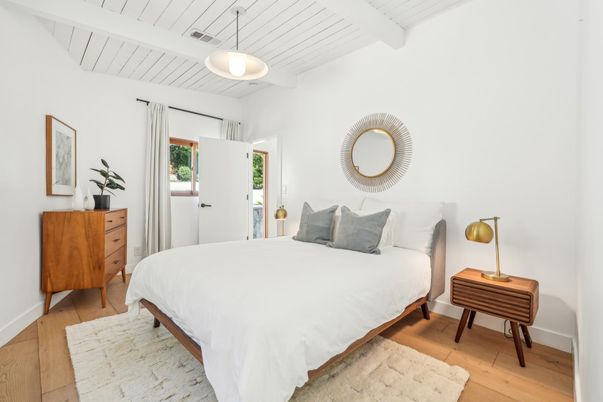 Bedroom, Interior, Pendant Lights, Wood Texture Flooring