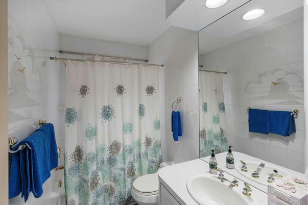 Bathroom, Interior, Recessed Lighting