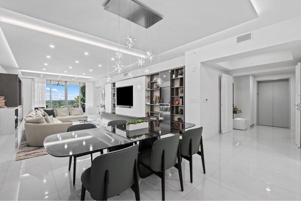 Dining room, Interior, Living room, Pendant Lights, Recessed Lighting